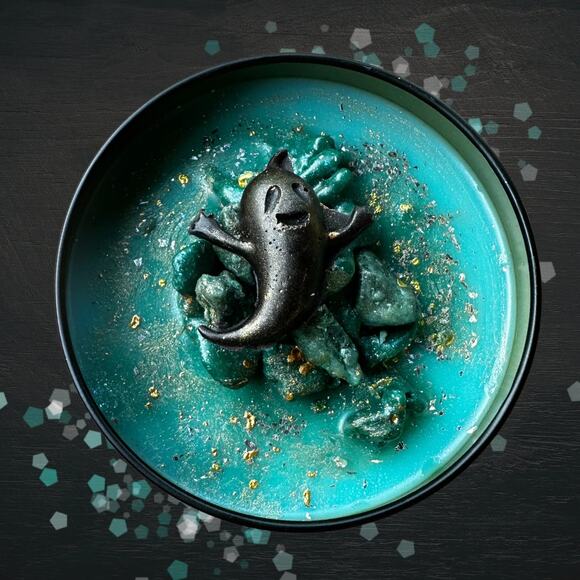 Hotel Nevermore Luxury Wickless Candle: Poolside Summer Floral Scent - Picture 5 of 10